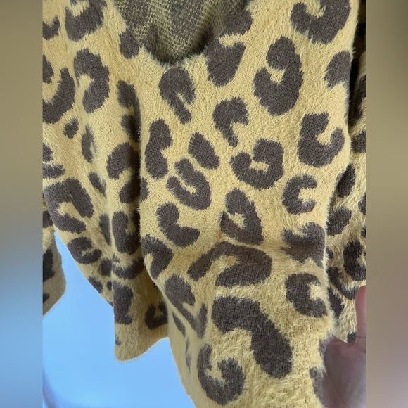 Cheetah Print Sweatshirt- American Threads - Picture 3 of 3